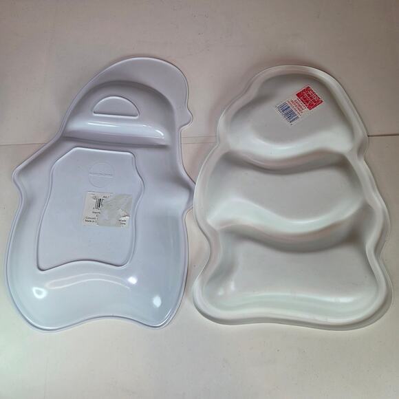 Lot of 2 Christmas Cookie Trays – Santa & Reindeer Shaped Plastic Serving Plates - Picture 5 of 8